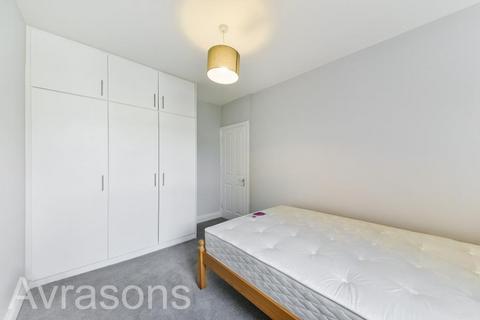 2 bedroom flat to rent, Handforth Road, Oval