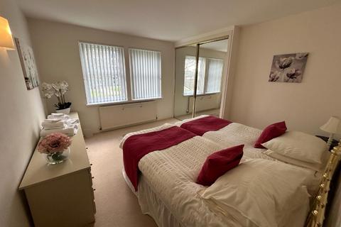 2 bedroom flat to rent, Cults Court, Cults, Aberdeen, AB15