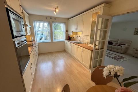 2 bedroom flat to rent, Cults Court, Cults, Aberdeen, AB15