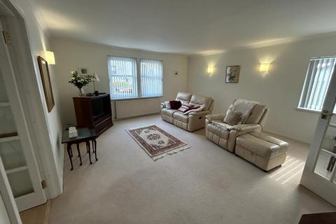 2 bedroom flat to rent, Cults Court, Cults, Aberdeen, AB15