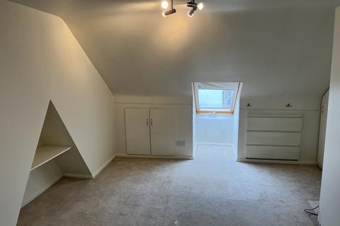 4 bedroom terraced house to rent, Somerset Road, London, NW4