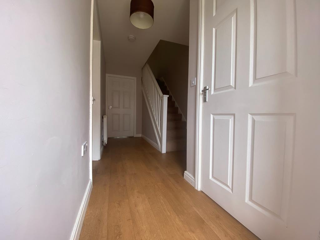 Woodbrook, Sunningdale, Grantham, NG31 3 bed semidetached house for