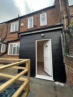 1 bedroom in a house share to rent, Oakdale Avenue, Northwood HA6