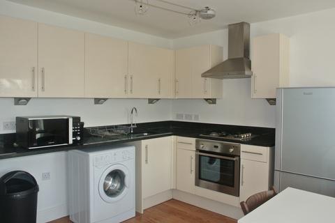 2 bedroom apartment to rent - Beaconsfield Road, Southall, UB1