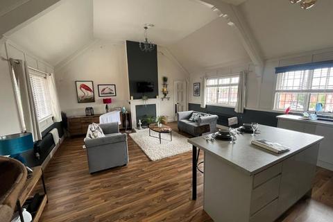 1 bedroom flat for sale, Llandrindod Wells,  Powys,  LD1