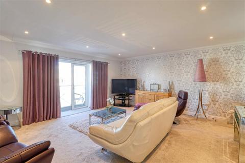 2 bedroom apartment for sale, Queens Road, Frinton on Sea CO13