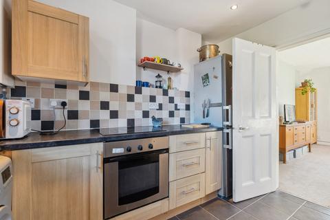 2/1, 14 Halbert Street, G41 3TU