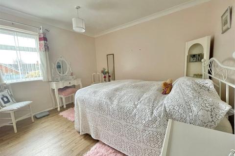 2 bedroom detached bungalow for sale, Weavers Croft, Harleston