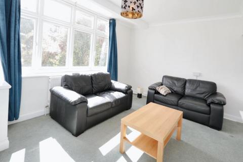 undefined, Fullers Way South, Chessington KT9
