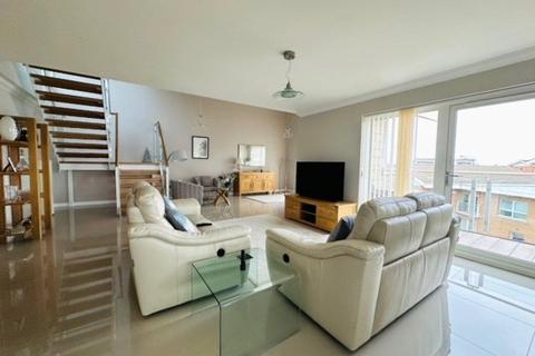 2 bedroom penthouse for sale, Penstone Court, Cannes House, Cardiff, CF10