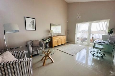 2 bedroom penthouse for sale, Penstone Court, Cannes House, Cardiff, CF10