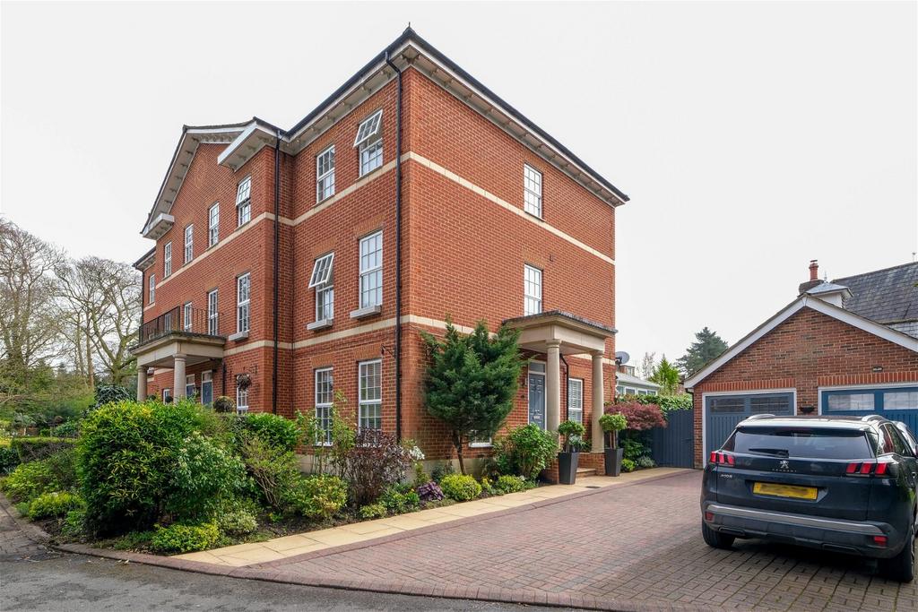 Rectory Gardens, Lymm WA13 3 bed semidetached house for sale £600,000
