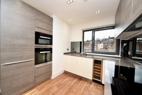 2 bedroom flat to rent, Madoc Close, London NW2