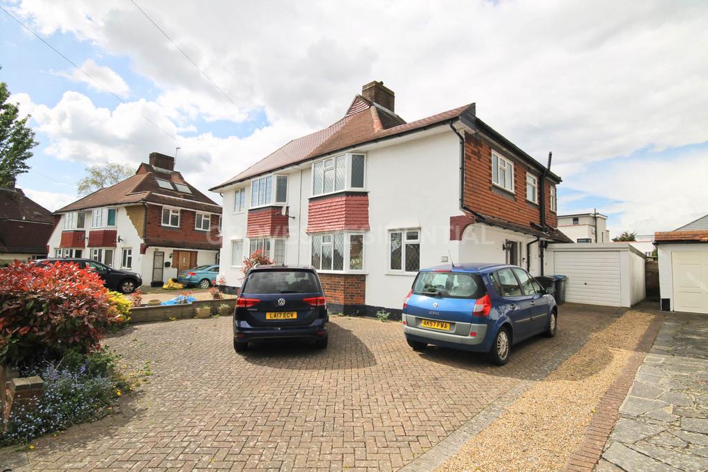 Knightwood Crescent, New Malden 3 bed semidetached house £2,650 pcm