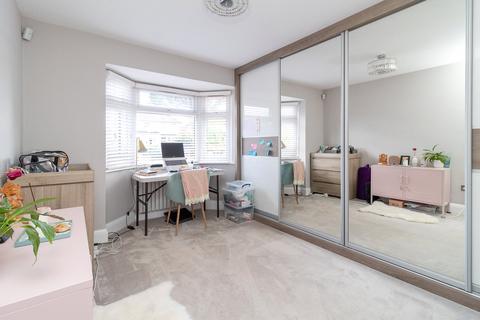 70 Farm Road, Edgware, HA8 9LT