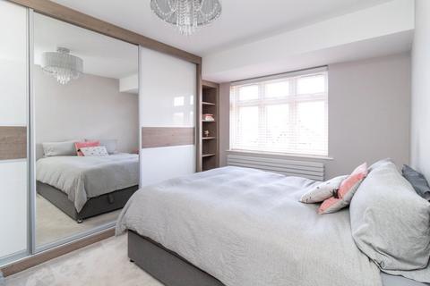 70 Farm Road, Edgware, HA8 9LT