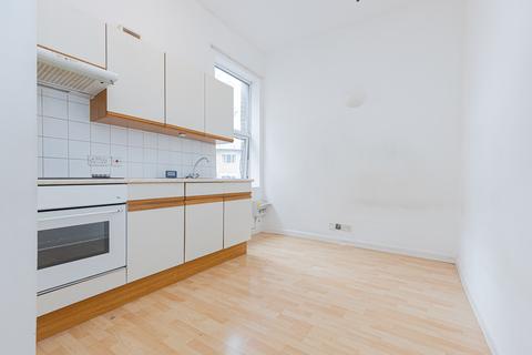 Studio to rent, Rowhill Road, London E5