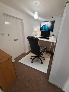 18, Carew Court Basinghall Gardens, Sutton, SM2 6AR