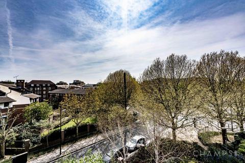Studio to rent, Ironmongers Place, London E14