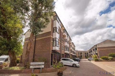 Studio to rent, Ironmongers Place, London E14