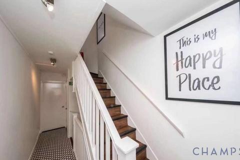 Studio to rent, Ironmongers Place, London E14