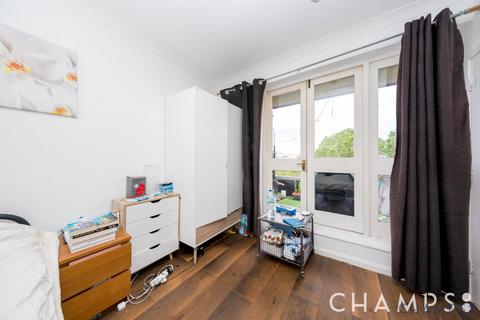 Studio to rent, Ironmongers Place, London E14