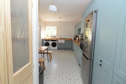 17 Abbeydale Road, Birmingham, B31 3TL