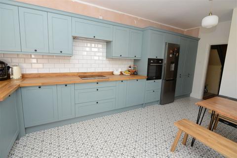 17 Abbeydale Road, Birmingham, B31 3TL