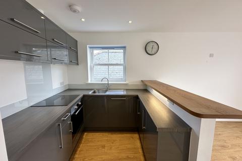 2 bedroom flat to rent, Chapel Street, Hythe, CT21