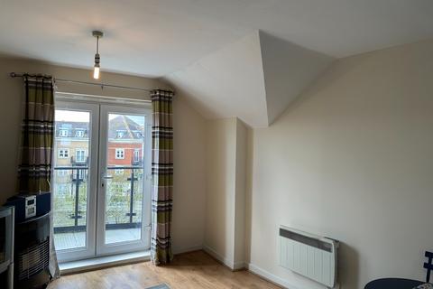 2 bedroom flat to rent, Critchley Avenue, Dartford DA1