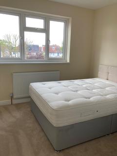 1 bedroom in a house share to rent, Whalebone Lane North, Romford RM6