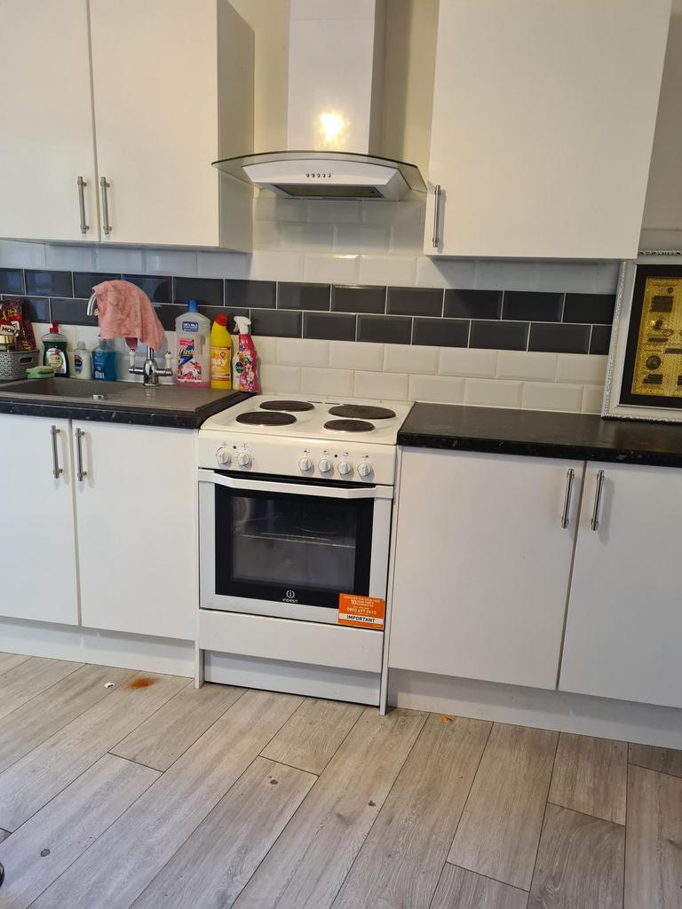 Honey Hill Road, Bedford MK40 1 bed flat £950 pcm (£219 pw)