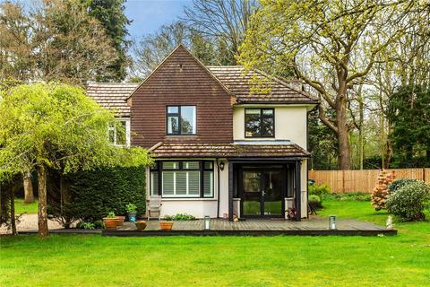 3 bedroom detached house to rent, Hascombe Road, Godalming, Surrey, GU8