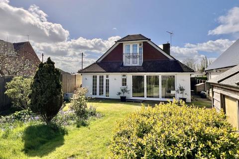 4 bedroom chalet for sale, Morant Road, Ringwood, BH24 1SX