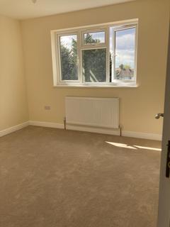 1 bedroom in a house share to rent, Whalebone Lane North, Romford RM6