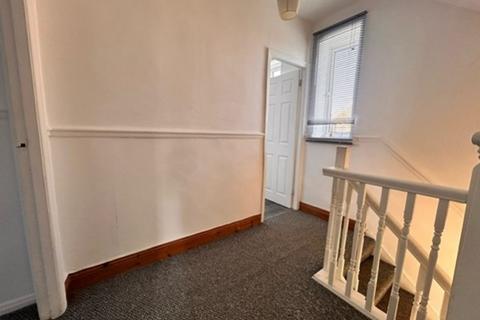 3 bedroom semi-detached house to rent, Sheriffs Moor Avenue, Easington Lane,  DH5