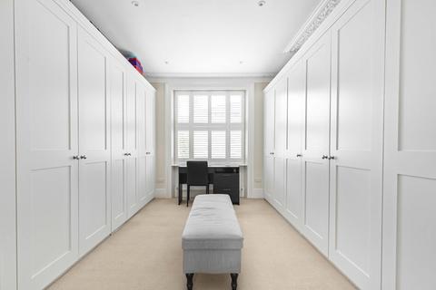 89 The Vineyard, Richmond, TW10 6AT