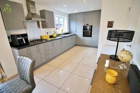 4 bedroom detached house for sale, Borsdane Way, Westhoughton, Bolton, BL5 3FD