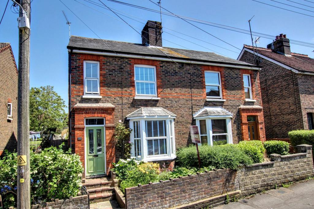 Kents Road, Haywards Heath, RH16 2 bed semidetached house for sale £