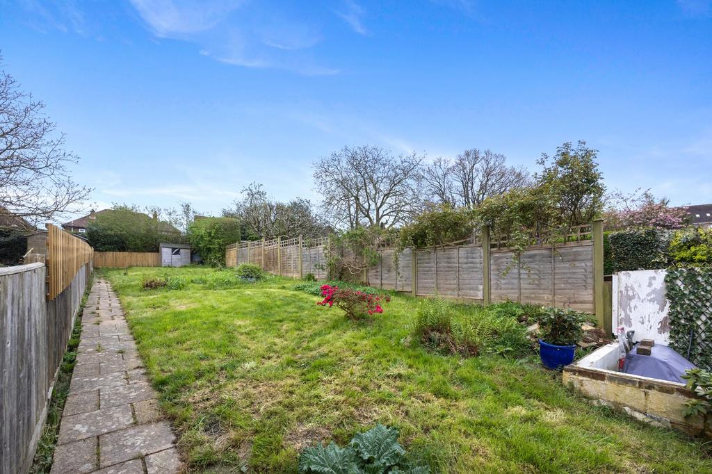 Kents Road, Haywards Heath, RH16 2 bed semidetached house for sale £