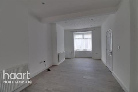 3 bedroom end of terrace house to rent, Northampton