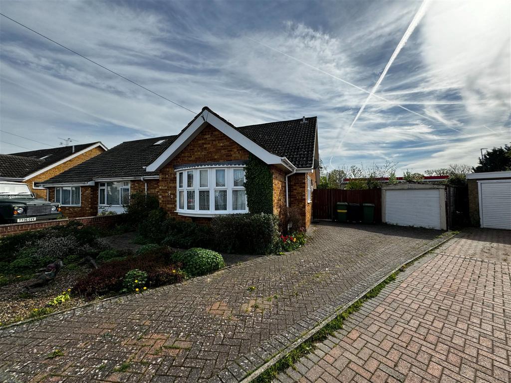 Staplehurst, Kent 3 bed semidetached bungalow for sale £460,000