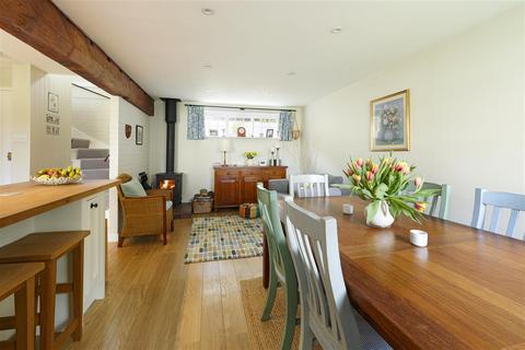4 bedroom cottage for sale, The Square, Hogbens Hill, Selling