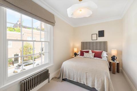 3 bedroom terraced house to rent, Graham Terrace, Belgravia, London, SW1W