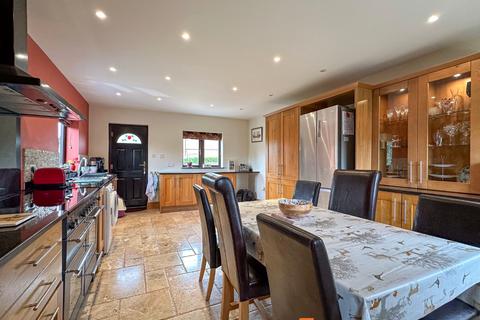 3 bedroom detached house for sale, Mill Lane, 5 NG23