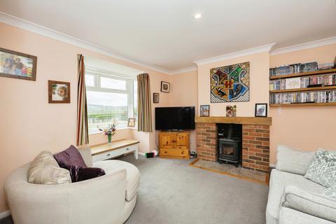4 bedroom semi-detached house for sale, Canterbury Road, TN25