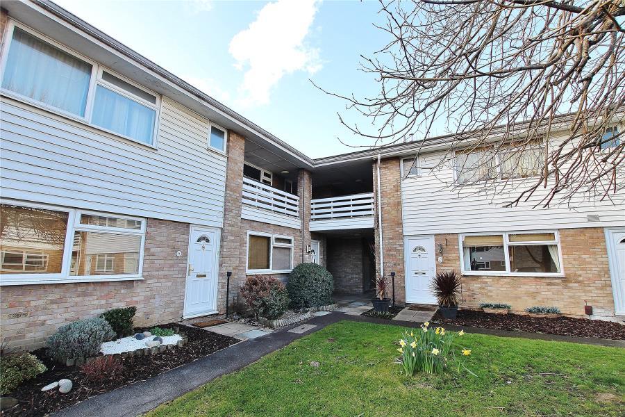 Highclere Court, Woking GU21 1 bed apartment to rent £1,000 pcm (£231 pw)