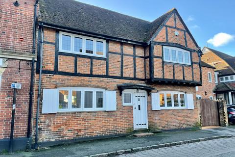 4 bedroom detached house to rent, Church Street, Slough SL1