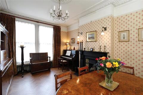 93 Queens Road, London, SW19 8NR