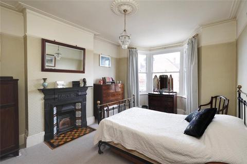 93 Queens Road, London, SW19 8NR